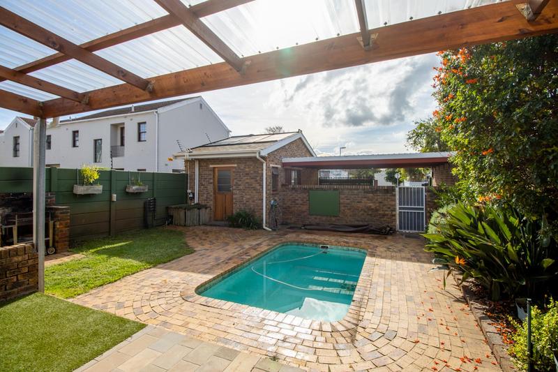 3 Bedroom Property for Sale in Heathfield Western Cape